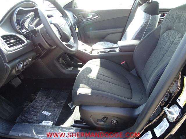 Chrysler 200 2017 photo 10